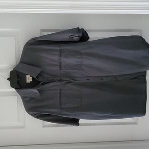 Dockers men's short sleeve button down shirt. XL. Dark gray.